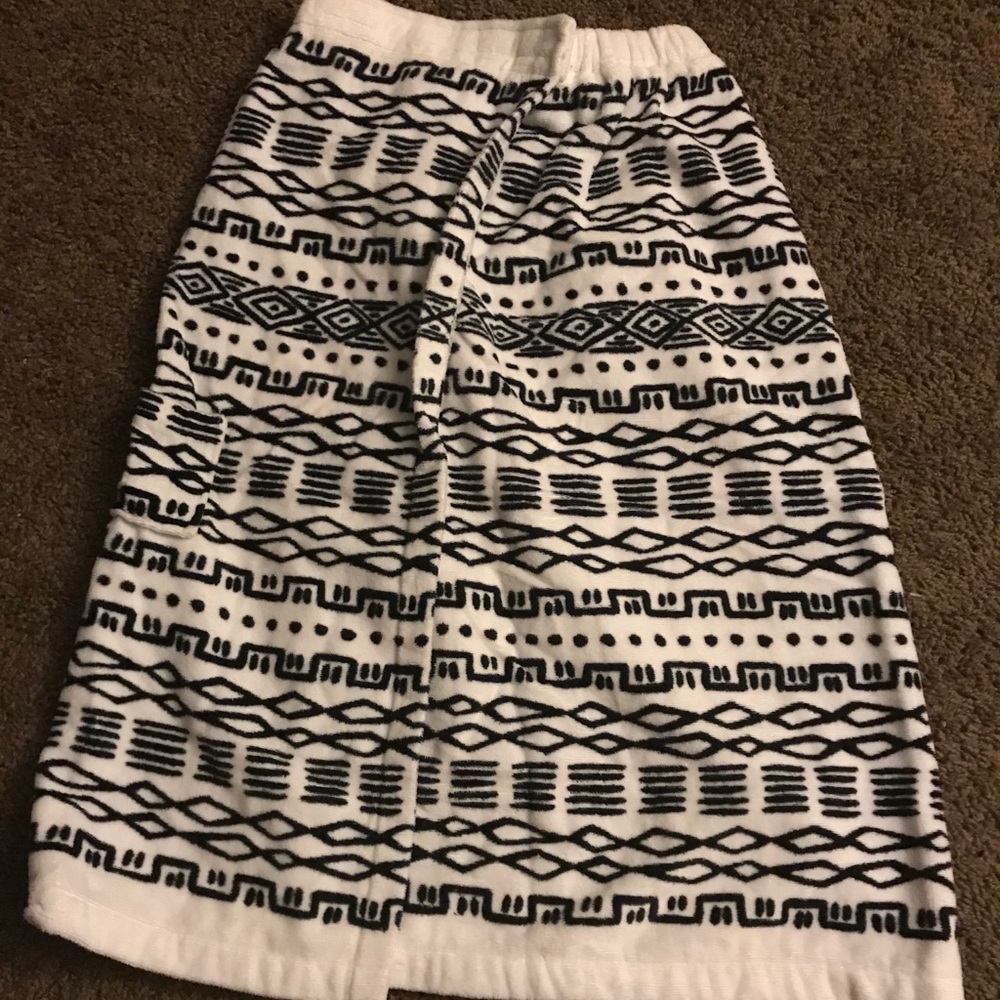 Black and white towel wrap